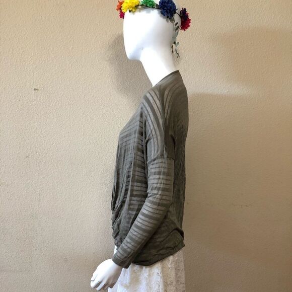 Bobeau Shadow Stripe Faux Wrap Top Size Medium - Picture 3 of 8